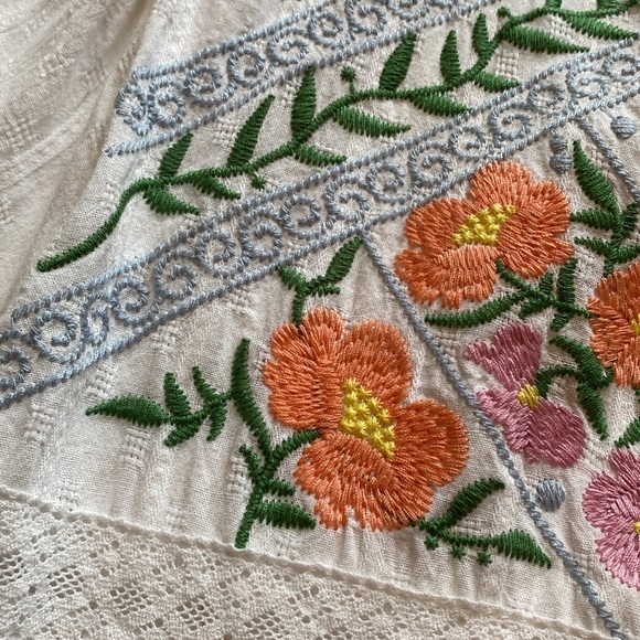 Embroidered Women’s Cotton Top -Large - Picture 10 of 11